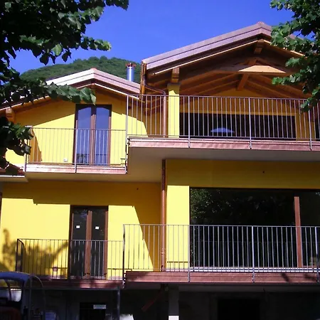 Holiday home Attico Lago&monti *